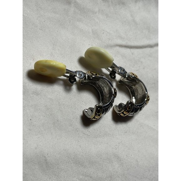 Vintage Gold/Silver 2-Tone Embossed Design Clip-On Earrings - Picture 6 of 12